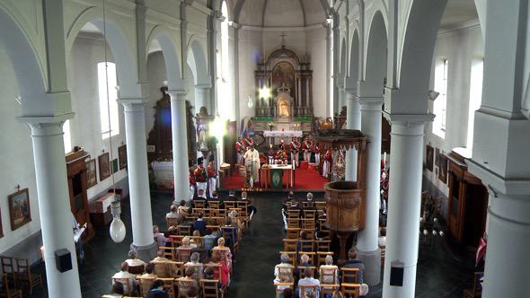 Messe solennelle à l'église de Marbisoux © Ooh ! Collective