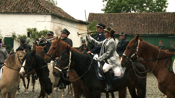 Les musiciens cavaliers et leur commandante, France de Saint Moulin © Ooh ! Collective